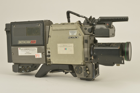 Sony BVP3 with clip-on Betacam recorder