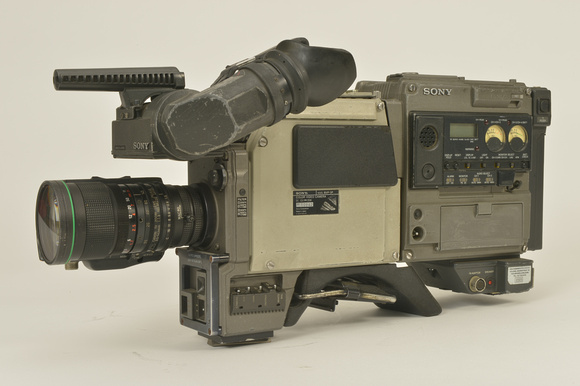 Sony BVP3 with clip-on Betacam recorder