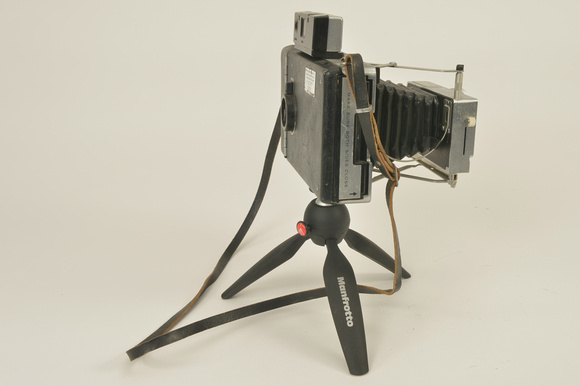 Polaroid Land camera 195 (70's) / adjustable lens)