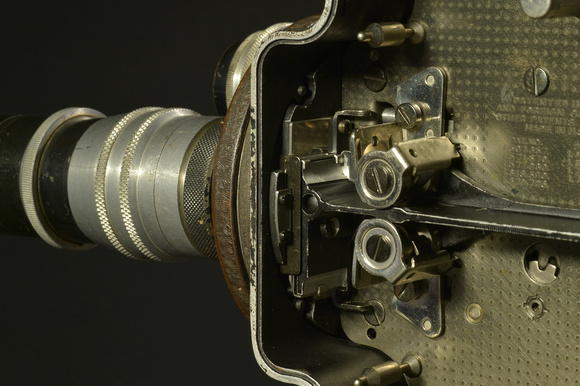 Bell & Howell 16mm Eyemo / +/- 1937